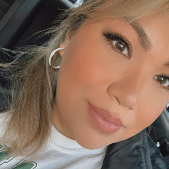 Meet your Posher, Sandy - Picture 1 of 1